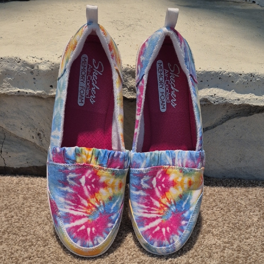 Skechers Vibrant Tie-Dye Comfort Shoes Size 7.5 New